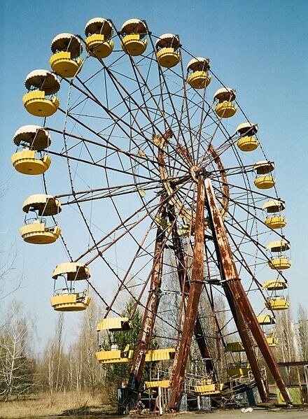 The famous derelict Ferris wheel in Pripyat / Source: Gyurika, Wikimedia Commons (CC BY-SA-2.5)